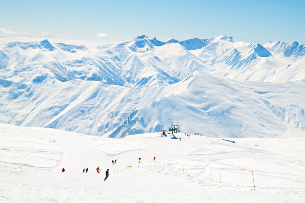 Faire du ski ou du snowboard en Géorgie : les 5 meilleures stations d’hiver