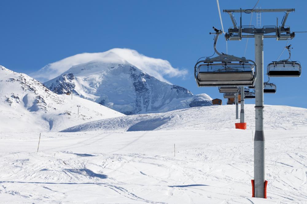 Faire du ski ou du snowboard en Géorgie : les 5 meilleures stations d’hiver