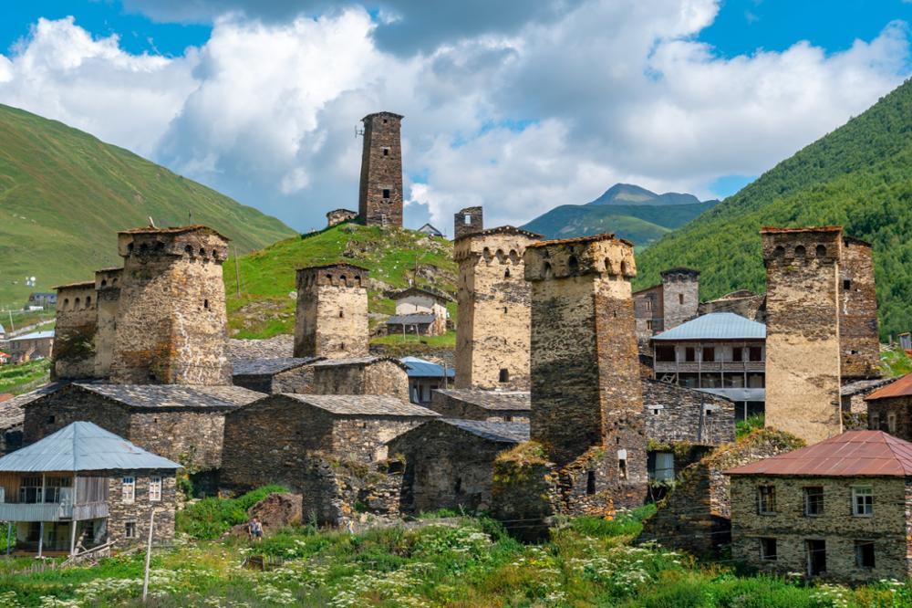 Le Mont Chkhara, plus haut sommet de la Géorgie 